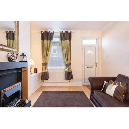 Lägenhet Comfortable Base For 6 Near Bishy Road, And Races! *