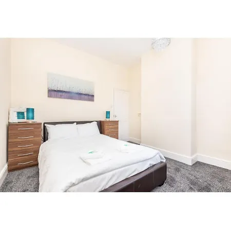 Comfortable Base For 6 Near Bishy Road, And Races! * York