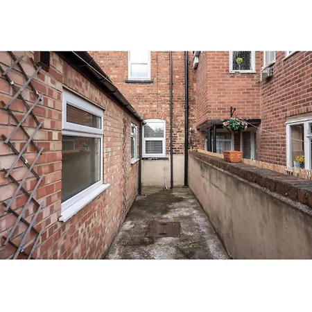 Comfortable Base For 6 Near Bishy Road, And Races! Lägenhet